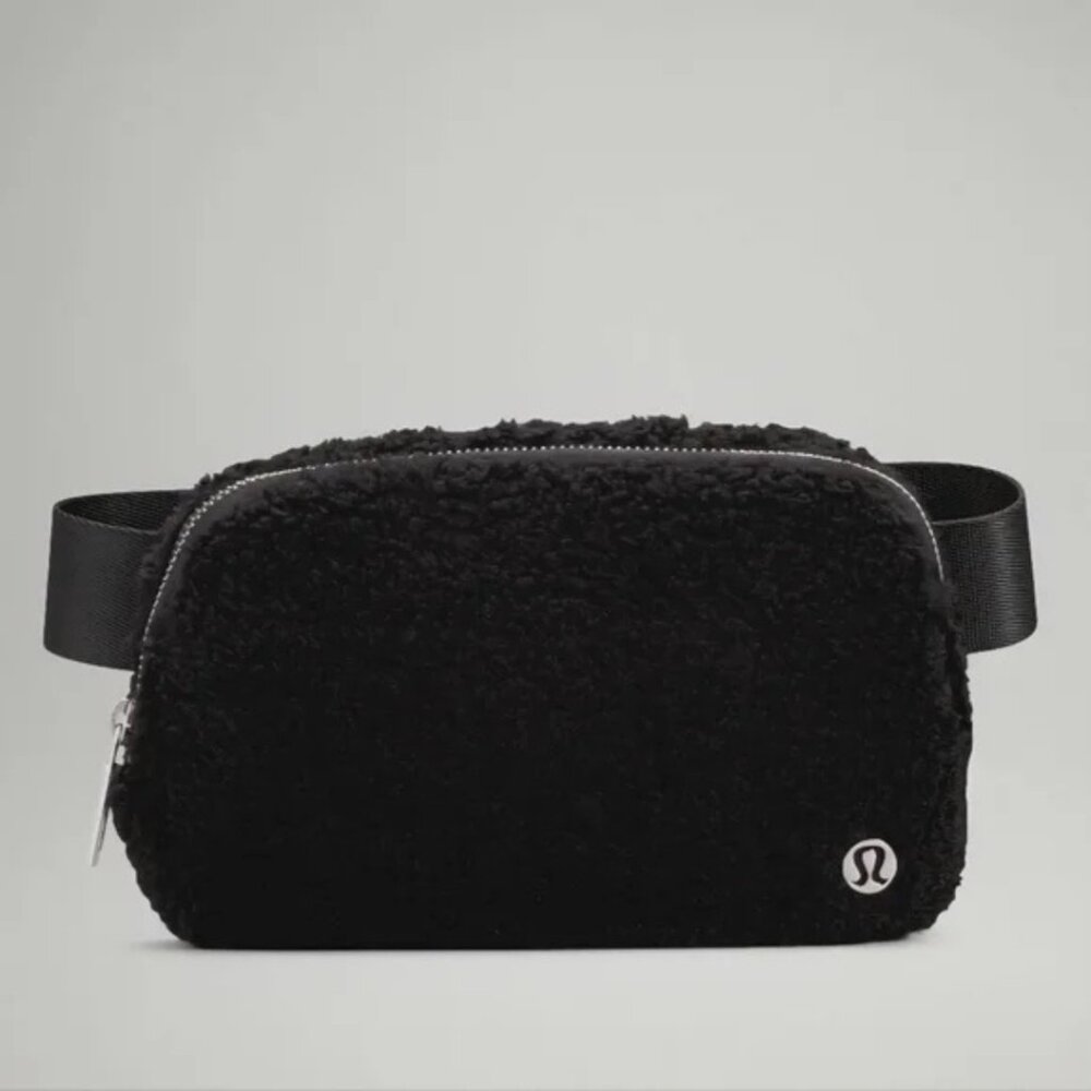 Lululemon Everywhere Fleece Belt Bag in Black